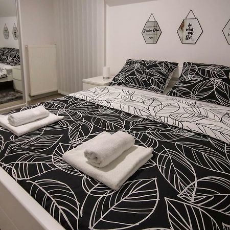 Apartman F&F Otočac Zewnętrze zdjęcie
