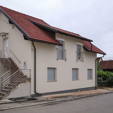 Apartman F&F Otočac Zewnętrze zdjęcie