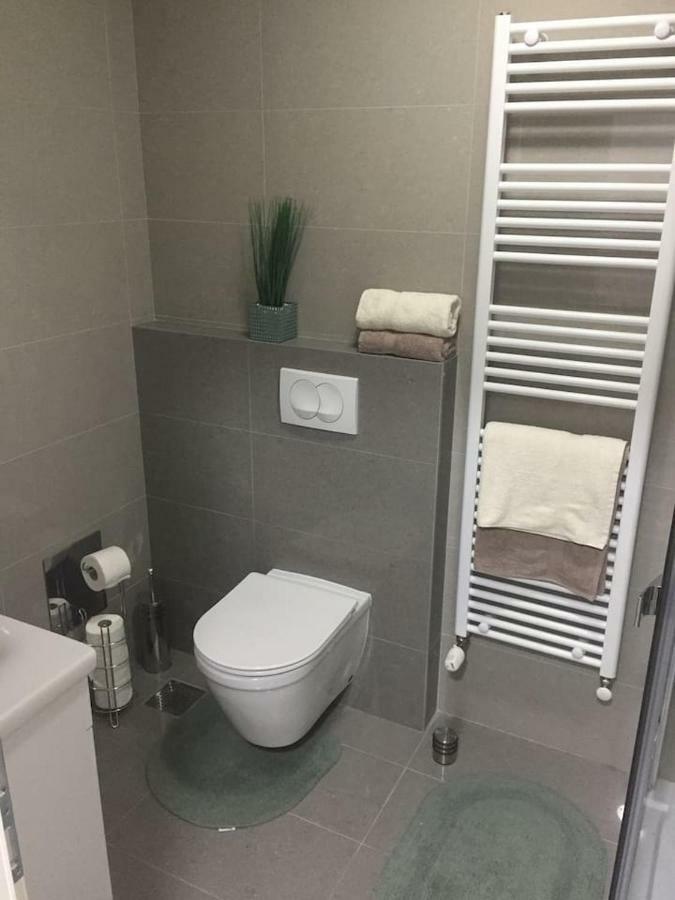 Apartman F&F Otočac Zewnętrze zdjęcie