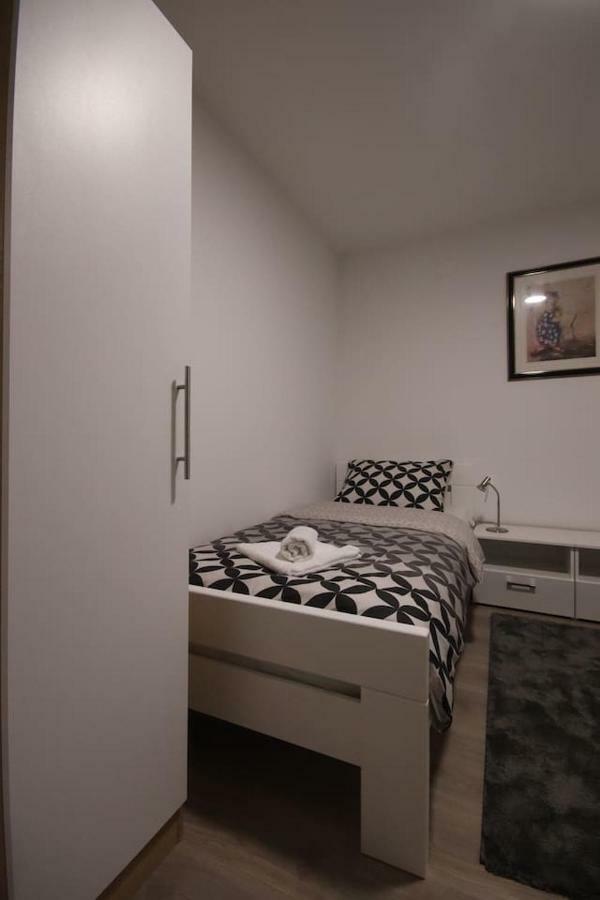 Apartman F&F Otočac Zewnętrze zdjęcie