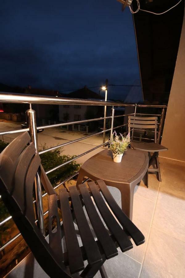 Apartman F&F Otočac Zewnętrze zdjęcie