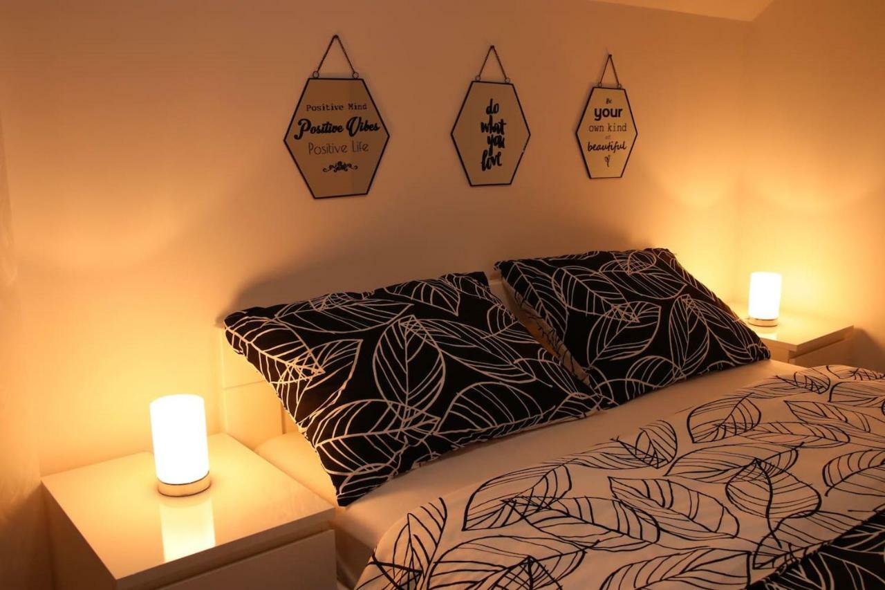 Apartman F&F Otočac Zewnętrze zdjęcie