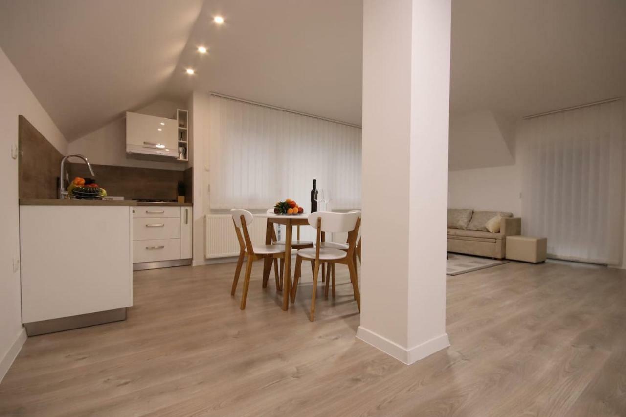 Apartman F&F Otočac Zewnętrze zdjęcie