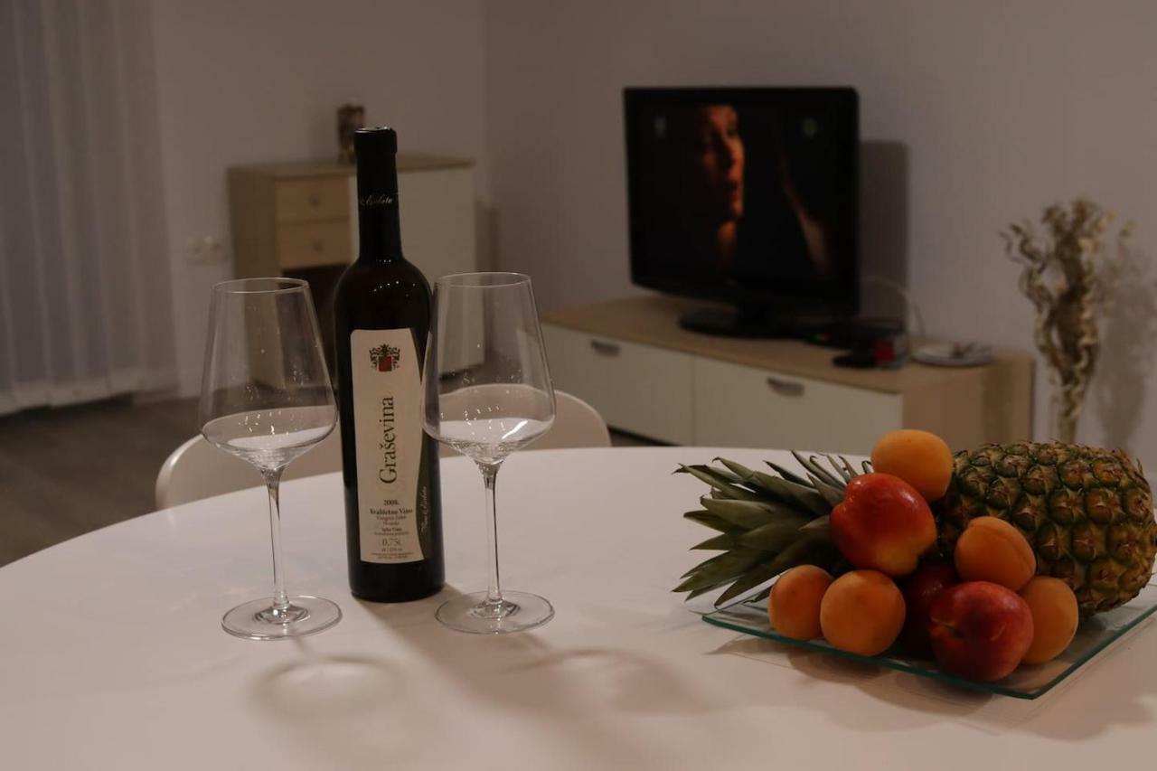 Apartman F&F Otočac Zewnętrze zdjęcie