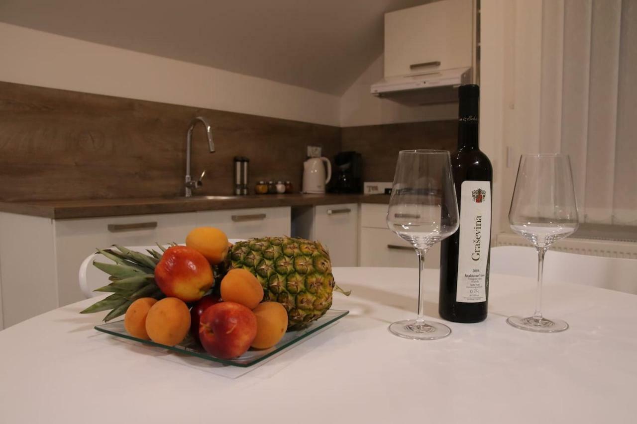 Apartman F&F Otočac Zewnętrze zdjęcie