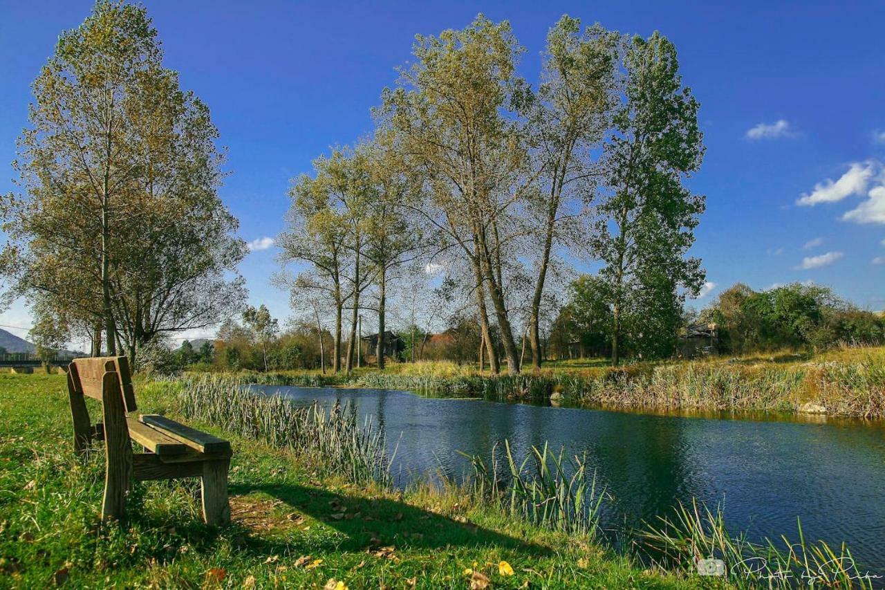 Apartman F&F Otočac Zewnętrze zdjęcie