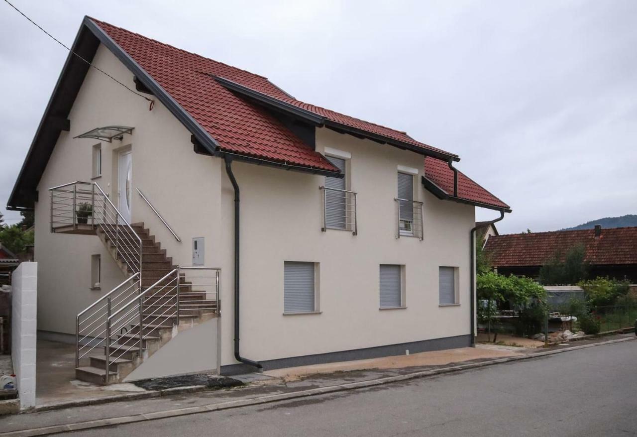 Apartman F&F Otočac Zewnętrze zdjęcie