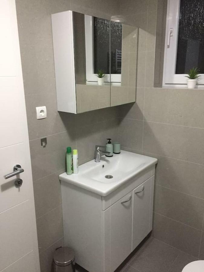 Apartman F&F Otočac Zewnętrze zdjęcie