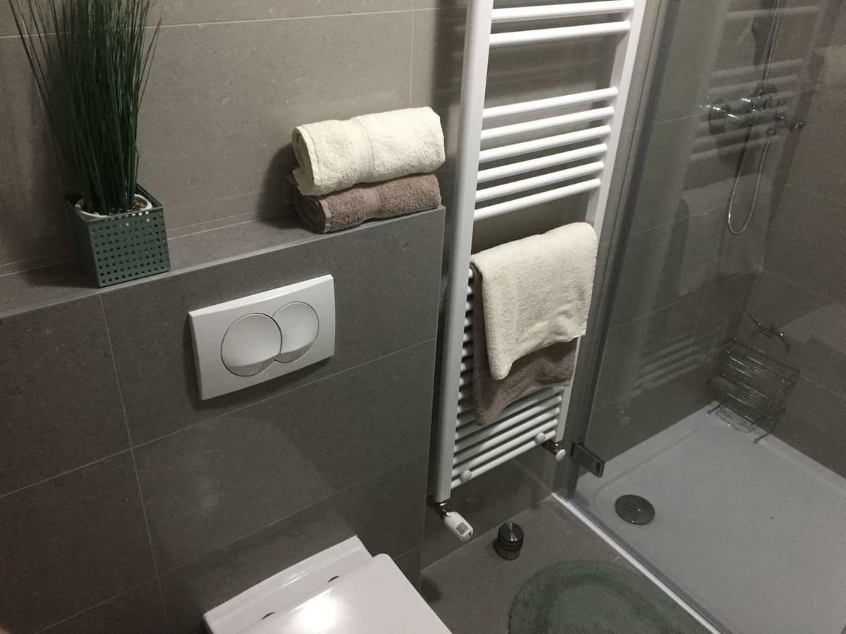 Apartman F&F Otočac Zewnętrze zdjęcie