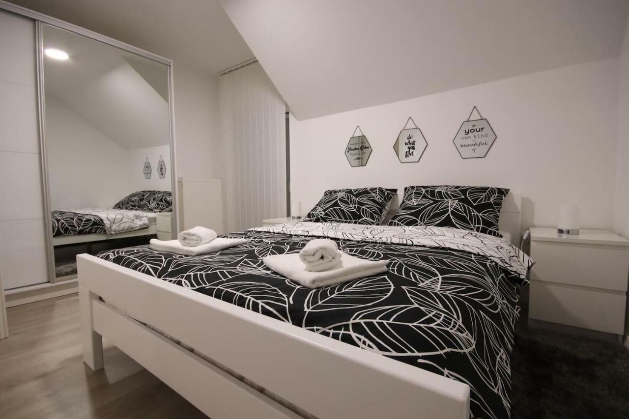 Apartman F&F Otočac Zewnętrze zdjęcie